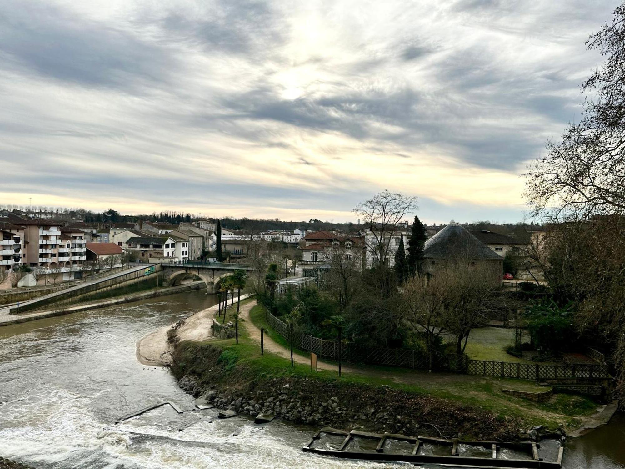 Appartamento La Confluence - Vue Imprenable & Hyper Centre Mont-de-Marsan Esterno foto